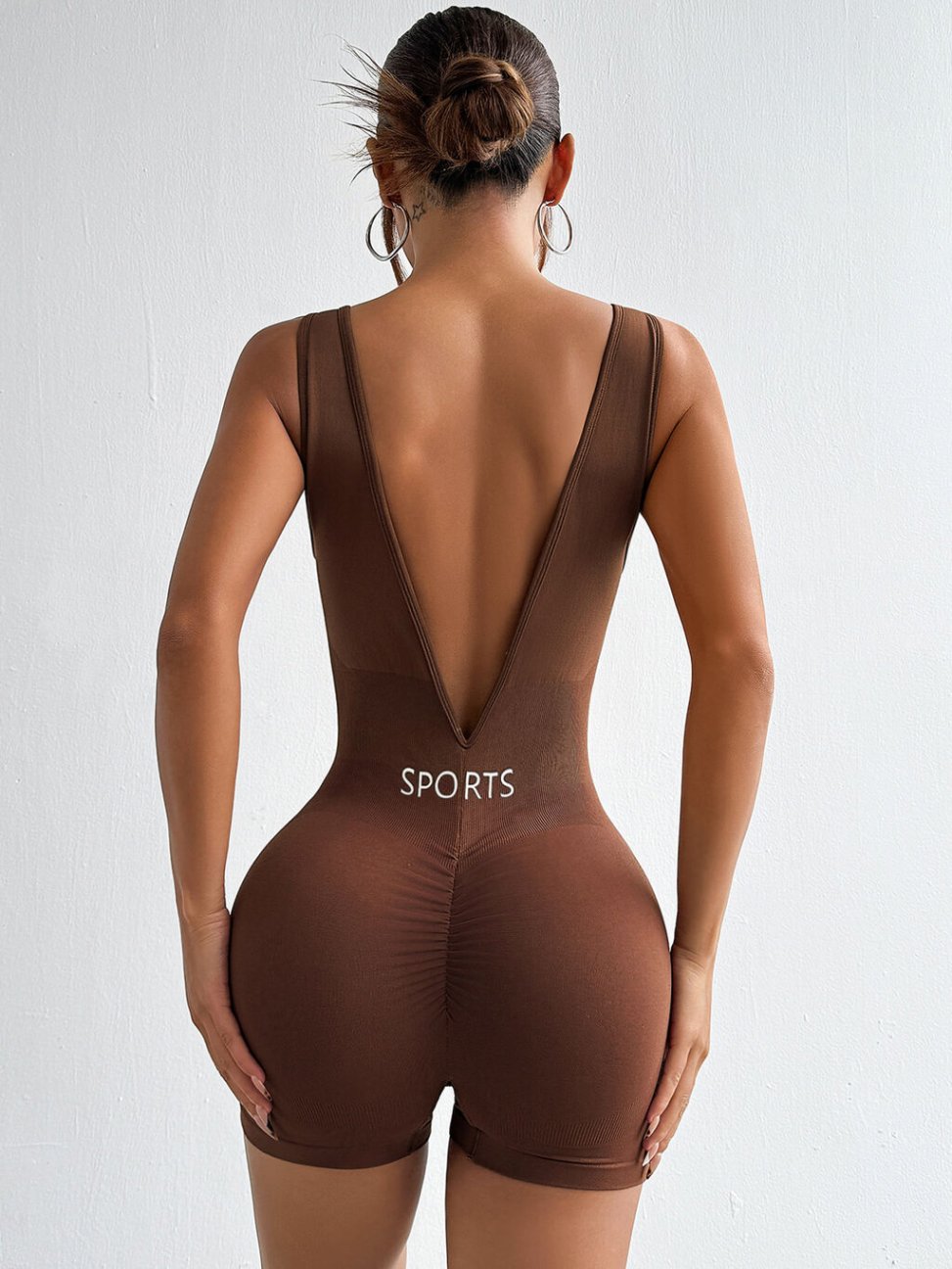 Chic appearance of yoga wear