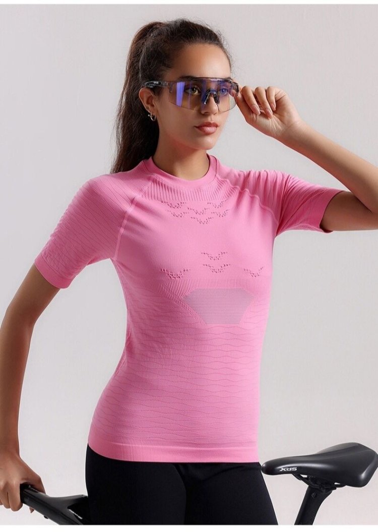 Functional yoga wear with practical design for yoga