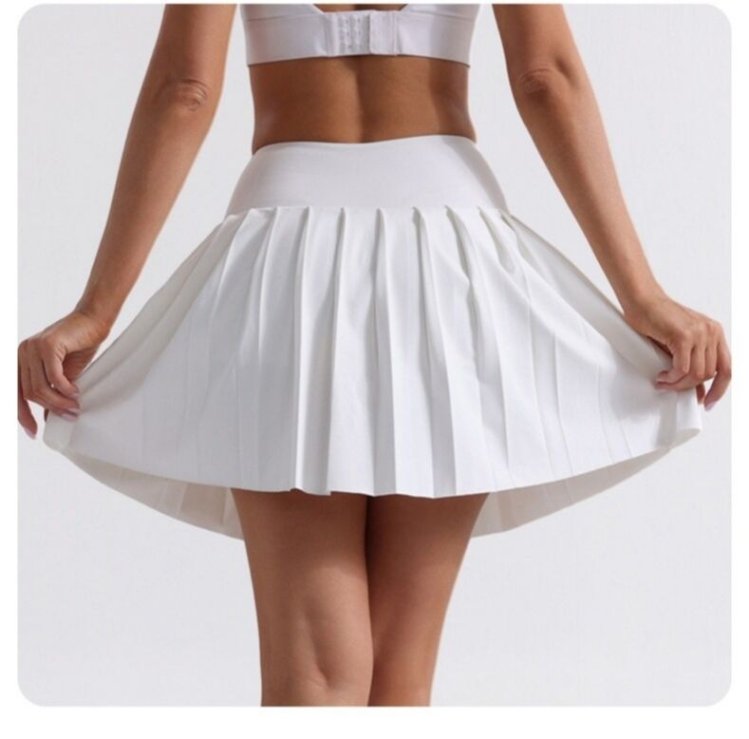 Model wearing fitness pleated skirt for promotional gifts