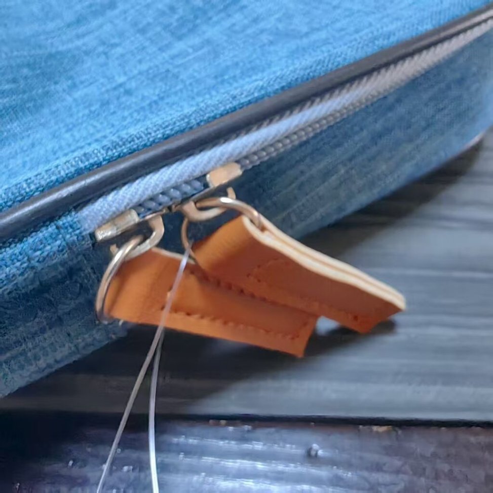 Trendy laptop bag with unique pattern and comfortable handle