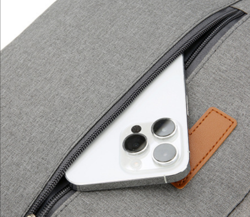 Stylish insulated tote with zipper closure