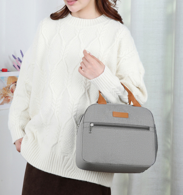 Lightweight insulated tote for daily use