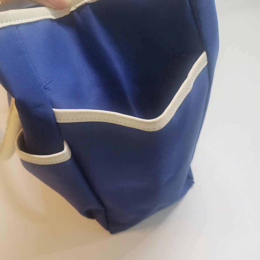 Features of casual bag for corporate gifts