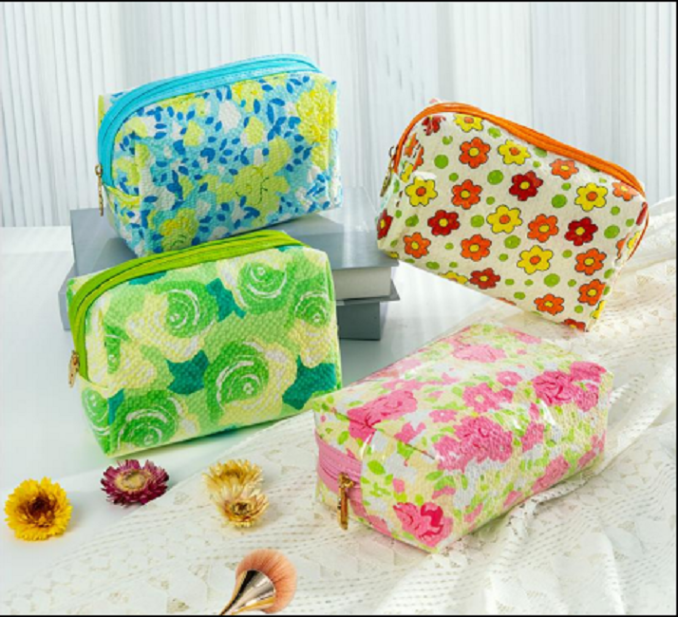 Elegant cosmetic bag for daily use