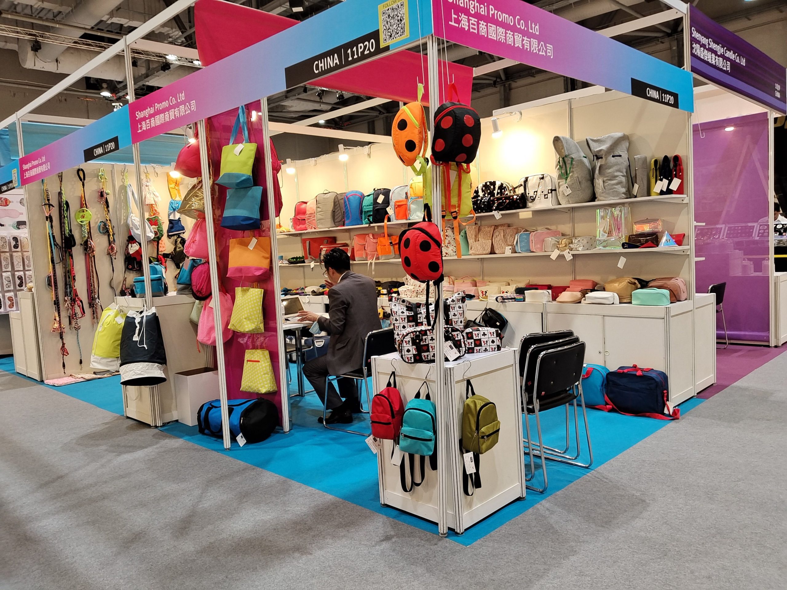 Scalable PU bag for promotional distribution