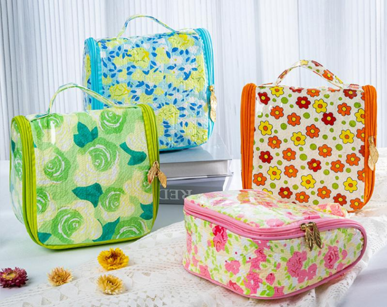 Color options of Hook Toiletry bag