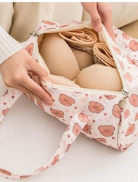 Trendy cosmetic bag with stylish design for promotional gifts