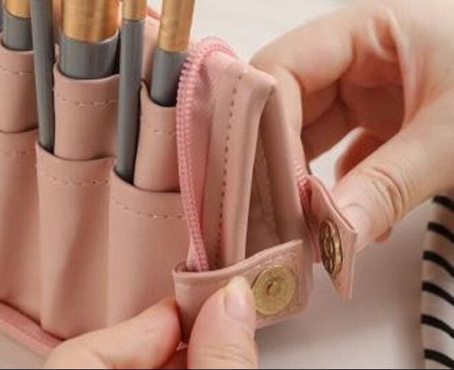 Main image of brush bag in JPEG format for gifts