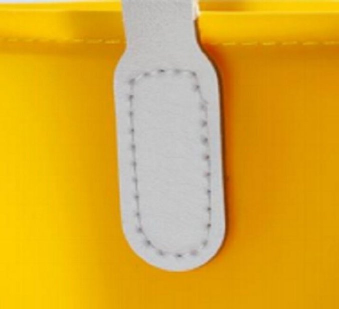 Cosmetic bag in practical model for daily use