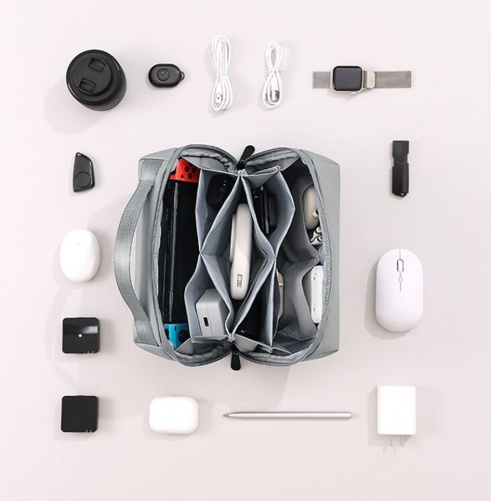 Interior layout of the cosmetic bag showing functional pockets and dividers