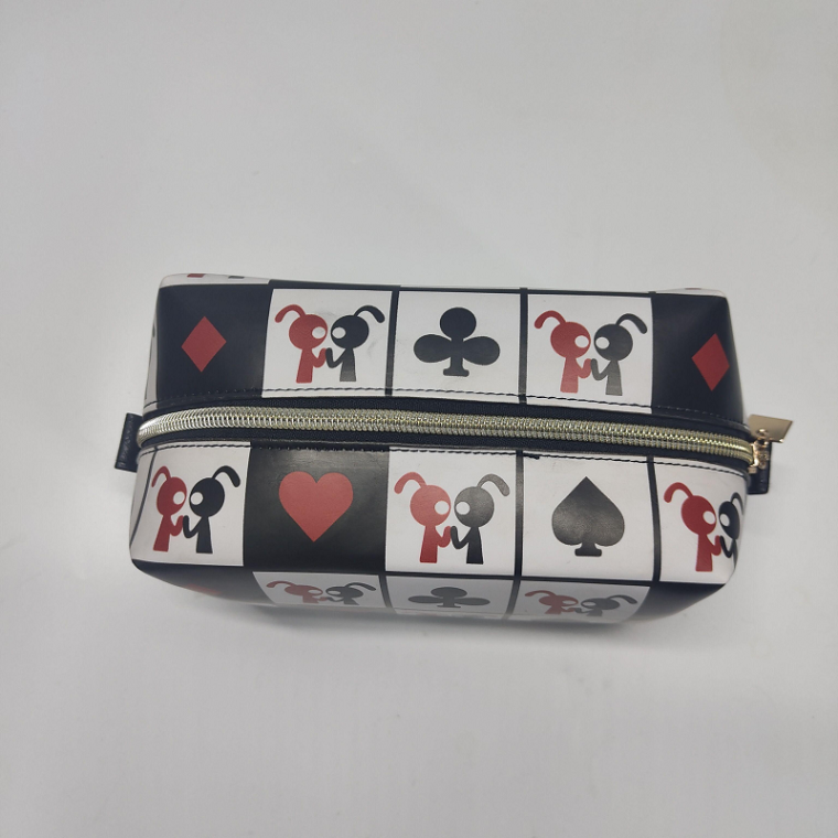 Practical cosmetic bags suitable for corporate promotional gifts