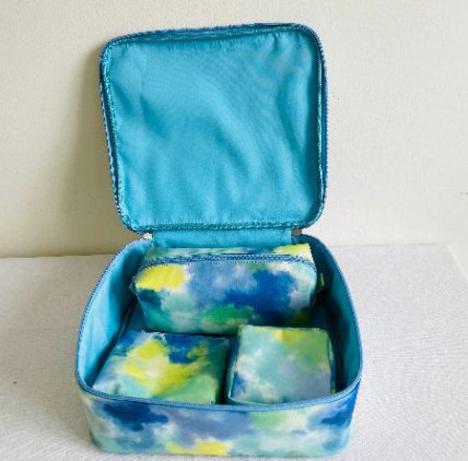 Color variation of travel packing suit for enterprise gifts