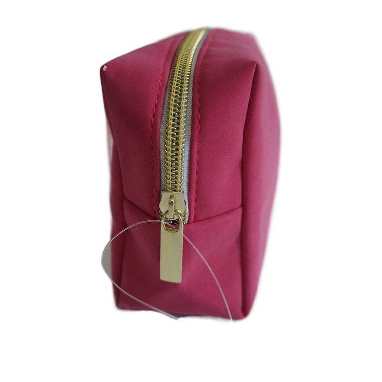 Fashionable cosmetic bag for daily use