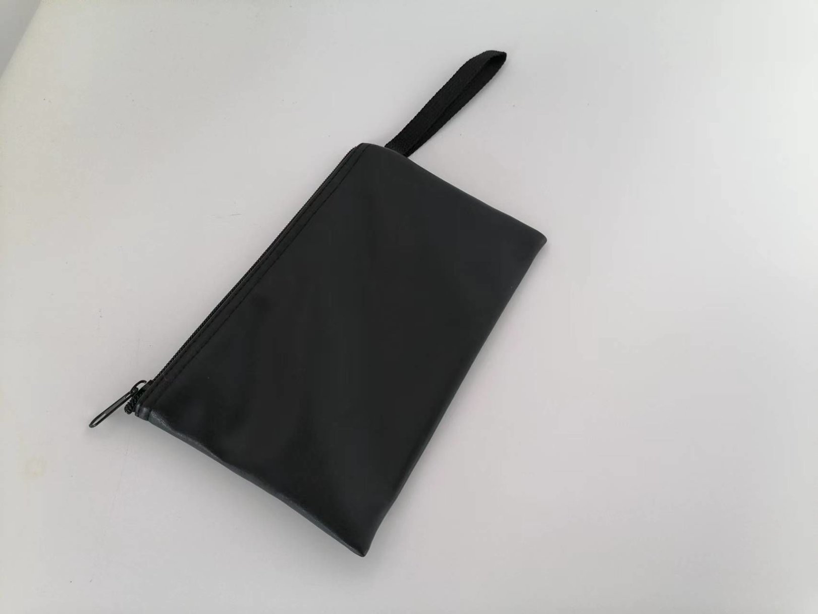 Business-themed cosmetic bags for corporate gifts