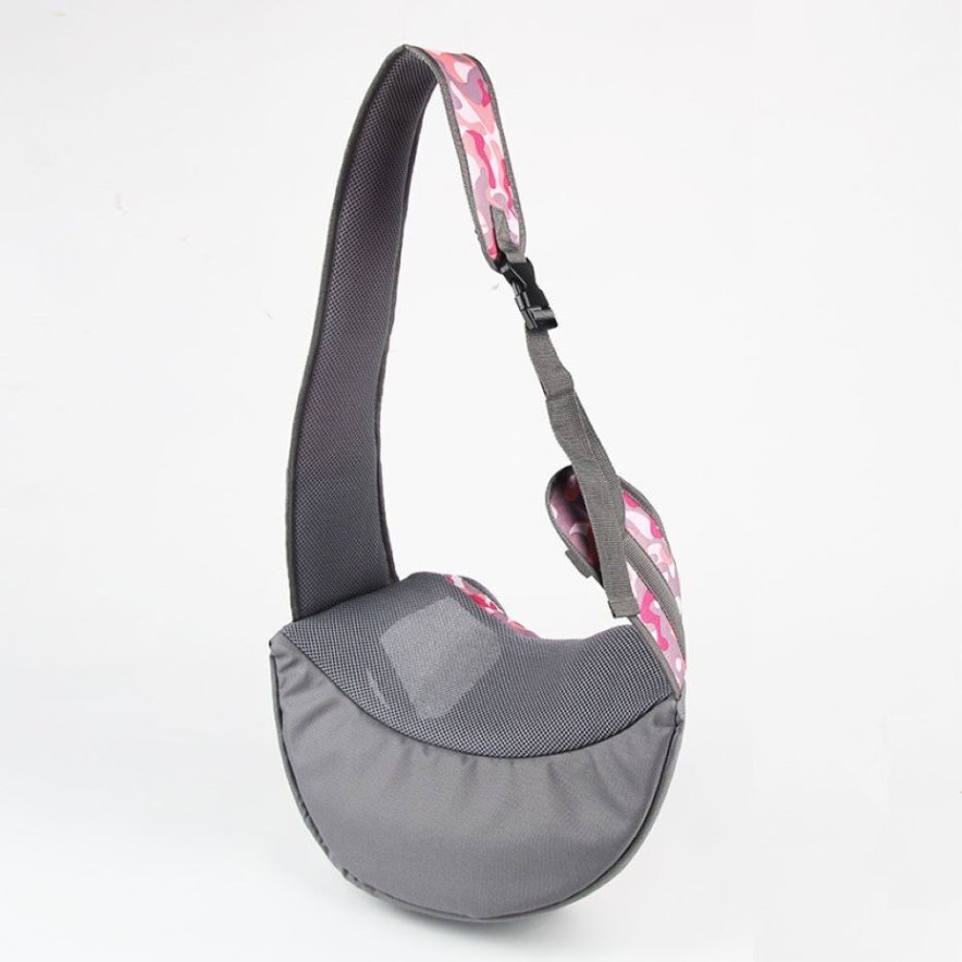 Comfortable pet carrier bag for pets' safety