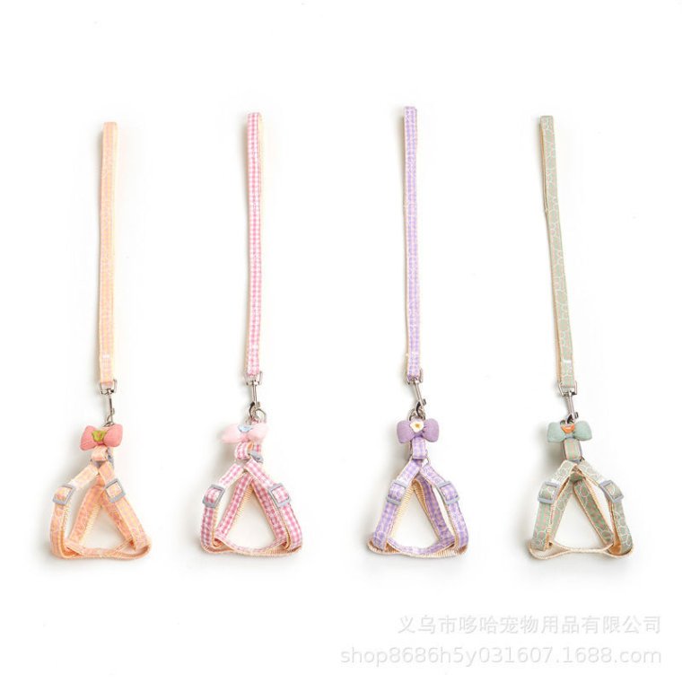 Adjustable pet leash for different sizes