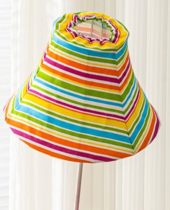 Decorative floor lamp for children's bedroom