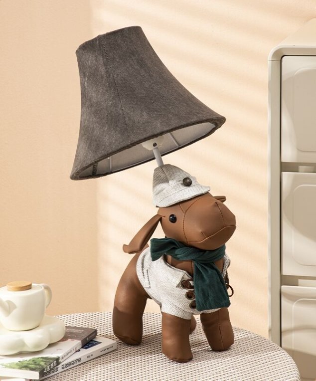 Child-friendly table lamp with cute design
