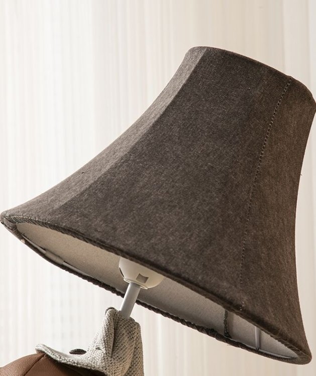 Decorative table lamp for kids' room