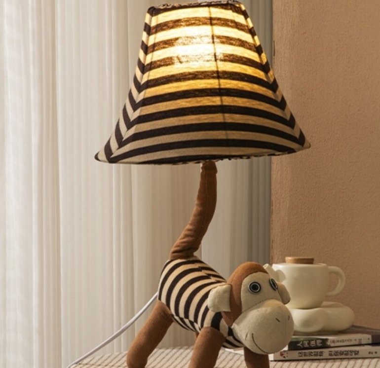 Cute children's table lamp for bedroom decoration