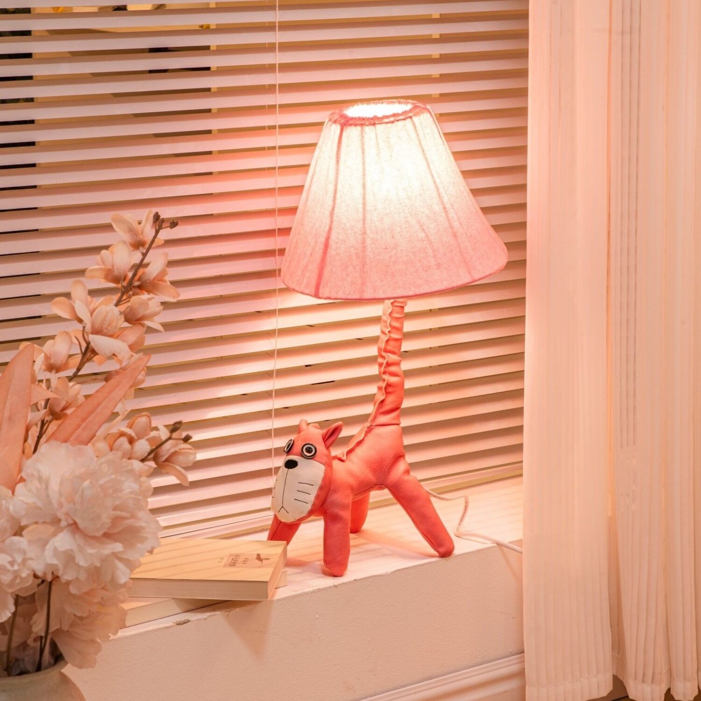 Children's desk lamp with modern design for study use