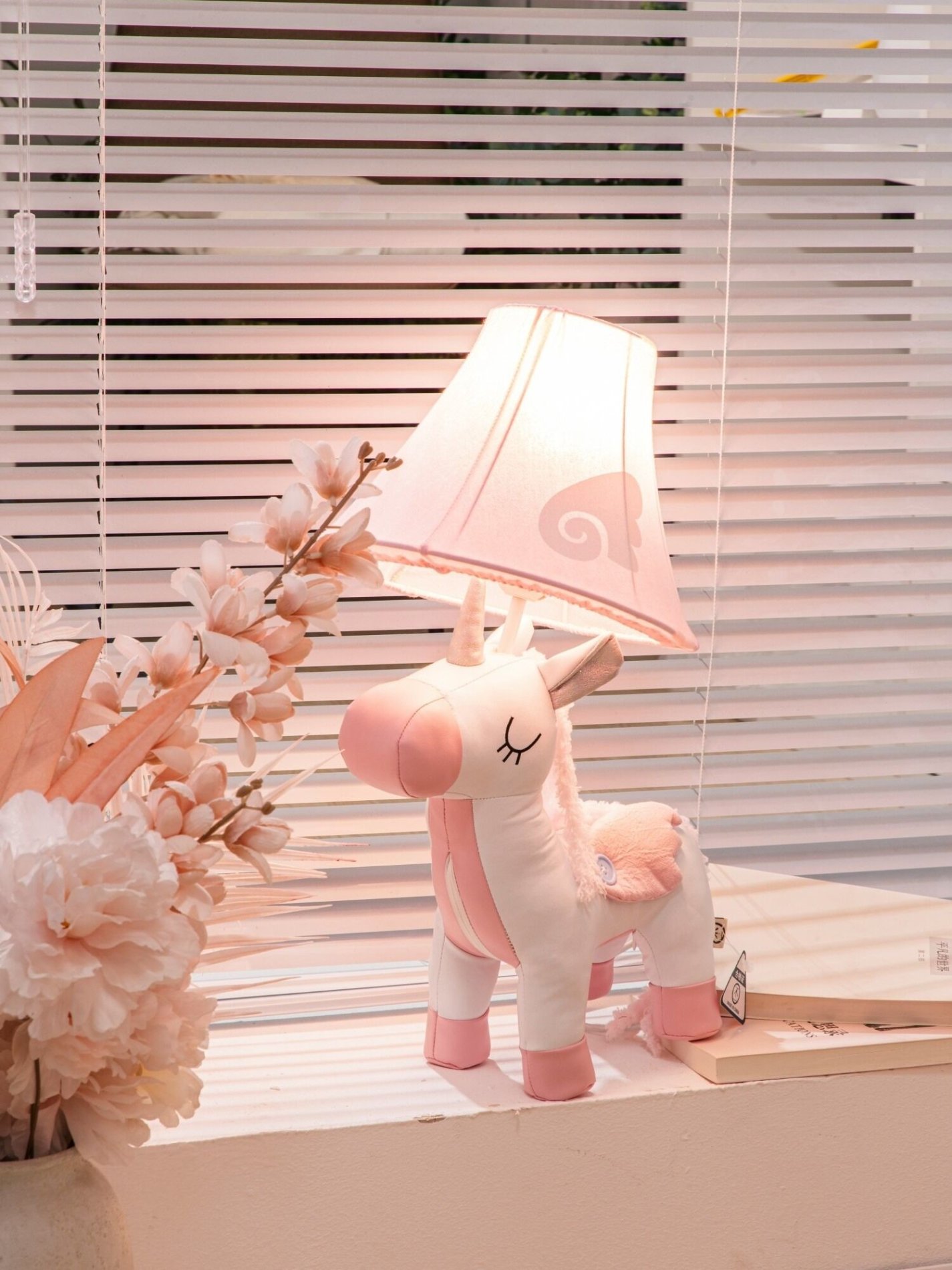 Children's floor lamp with unique design