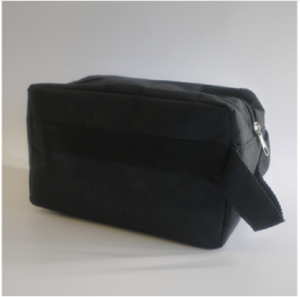 Golf carry bag with shoulder strap