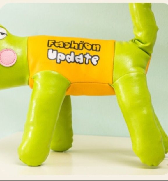 Adorable animal-shaped lamp for children's room