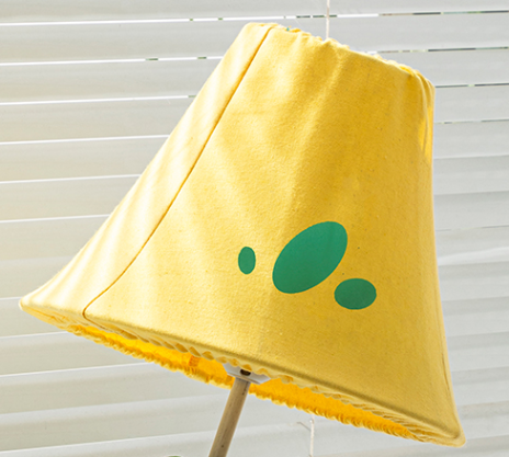 Portable children's table lamp for night use