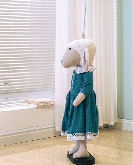 Kids-friendly floor lamp with creative design