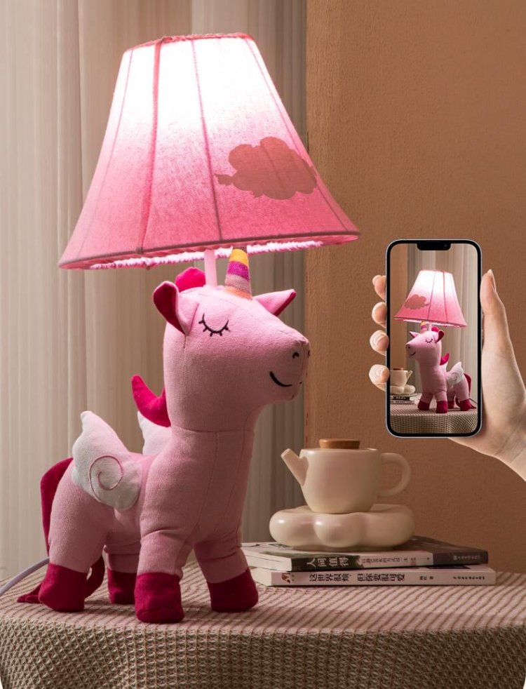 Cartoon-themed children's table lamp