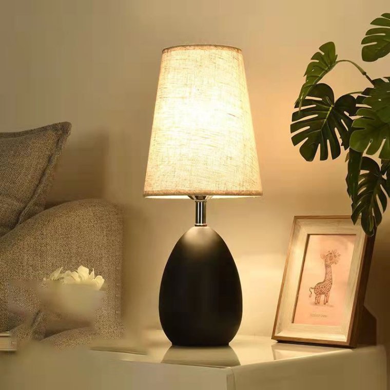 Colorful children's table lamp for bedroom