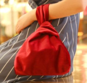 Business gift bag design for corporate giveaways