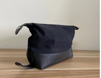 Cosmetic bag featuring attractive pattern