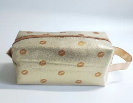 Trendy cosmetic bags with stylish design for promotional gifts