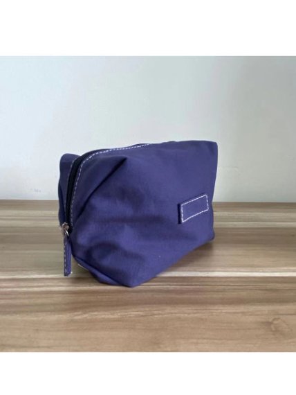 Practical cosmetic bag with multiple compartments