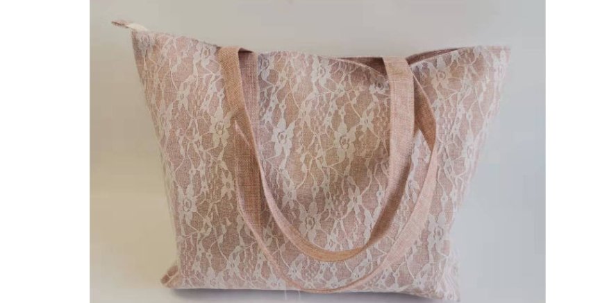 Practical cosmetic bag for travel