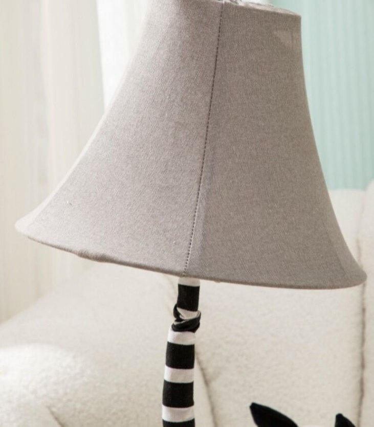 Decorative table lamp for children's space